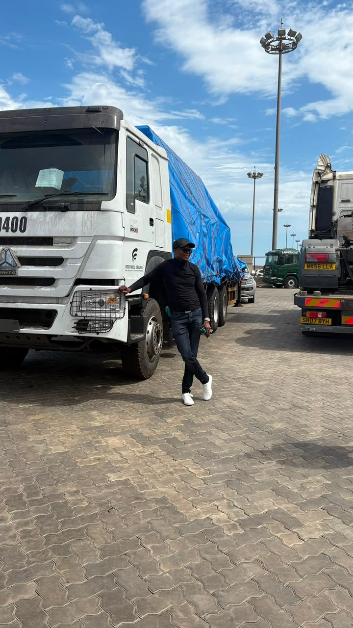 Heavy haulage truck
